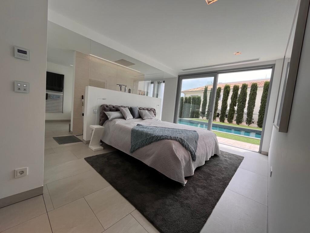 Stunning Villa 14