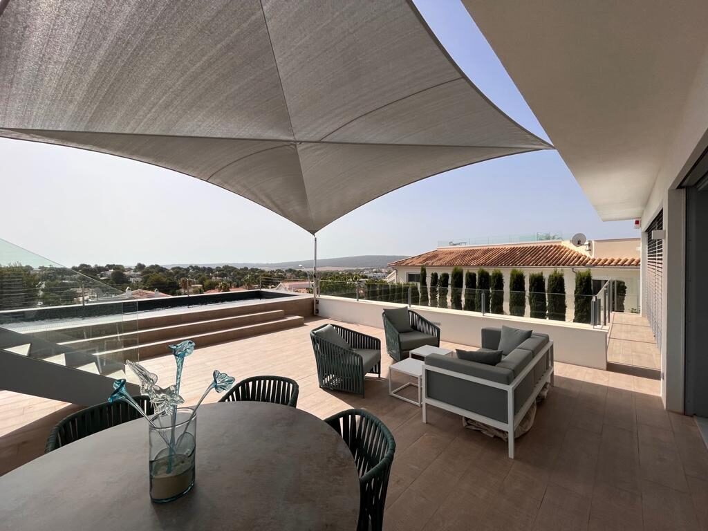 Stunning Villa 4