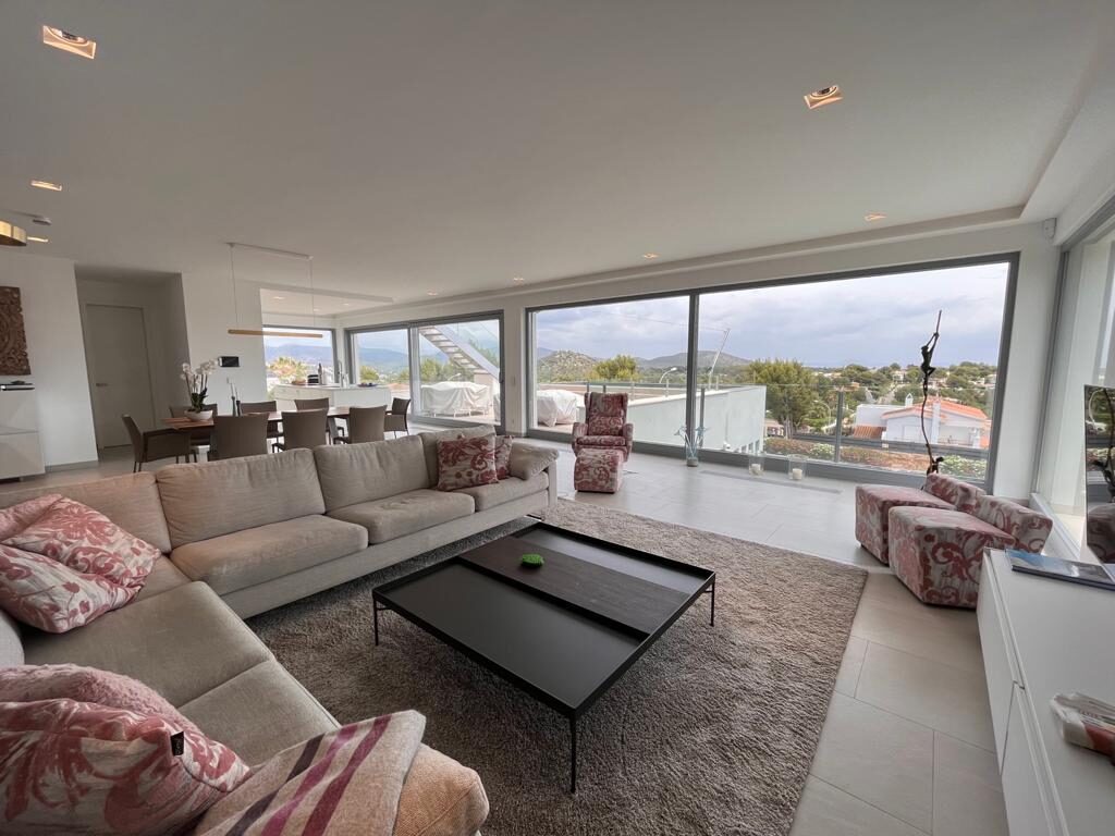 Stunning Villa 6