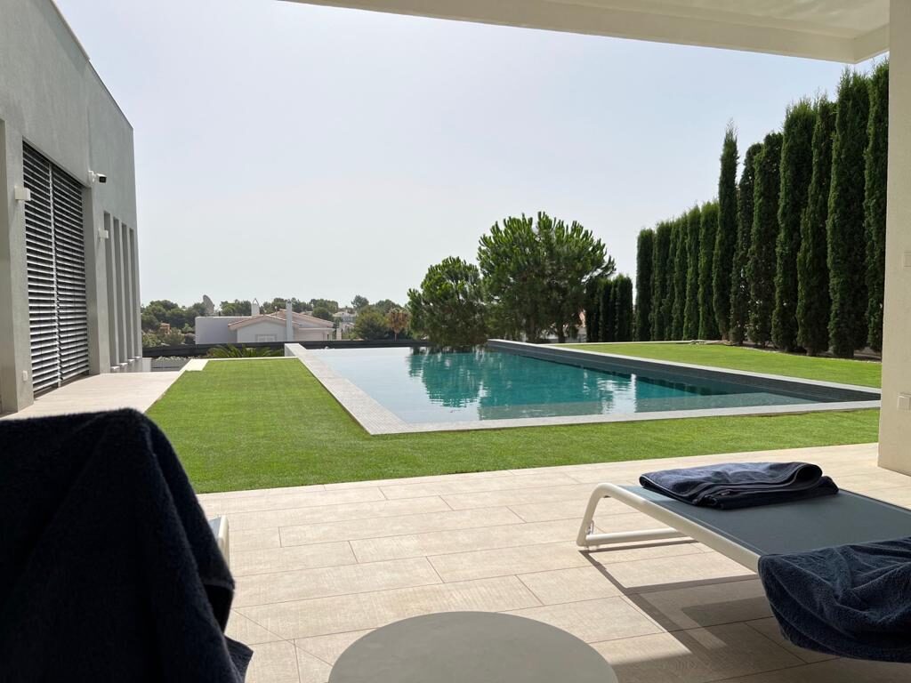 Stunning Villa 8