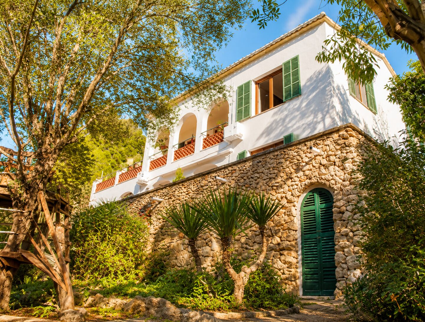 House & Plot 1